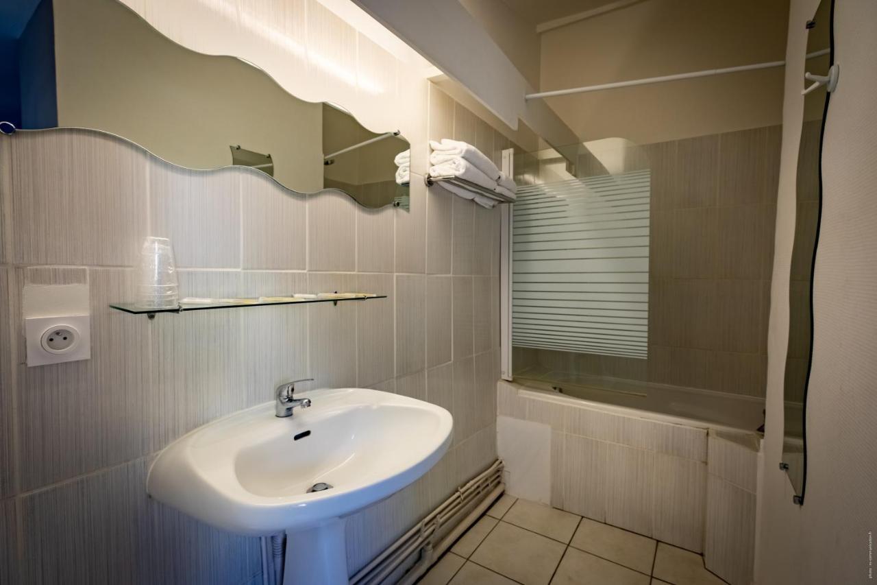 Hotel De La Gare Шатору Экстерьер фото