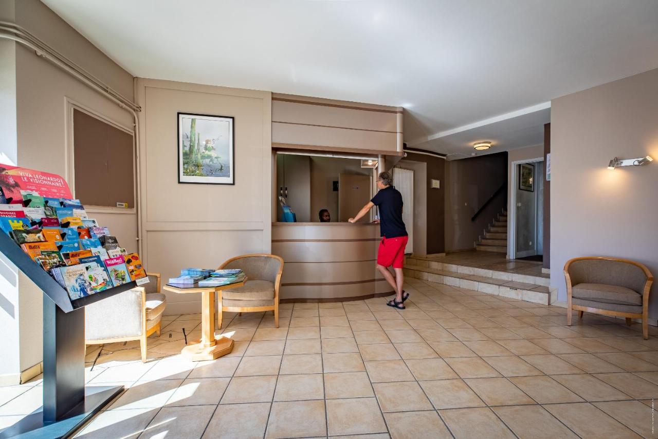 Hotel De La Gare Шатору Экстерьер фото